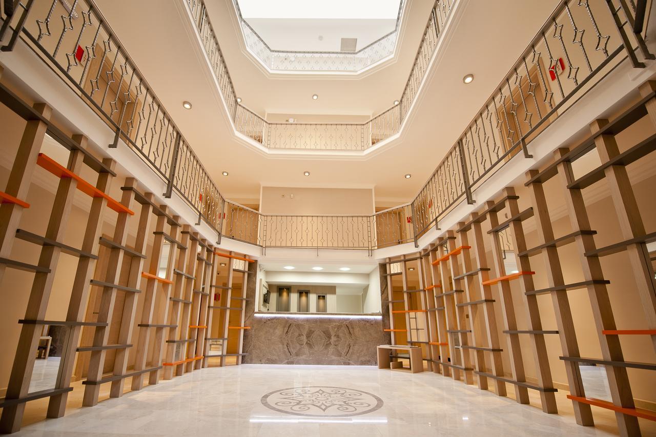 Atrium Apart Otel Altinyunus Buitenkant foto